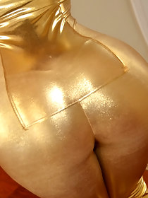 Round And Brown™ Presents Jamie Sullivan in Golden Booty! - Movies And Fotos